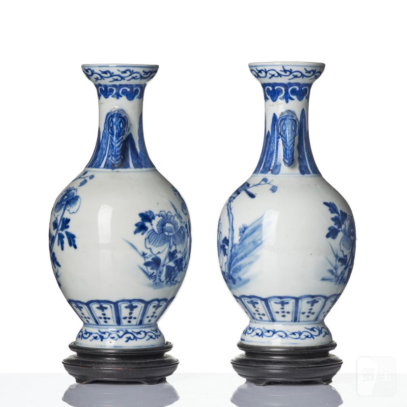 A pair of blue and white 'peony and birds' vases, - 图2